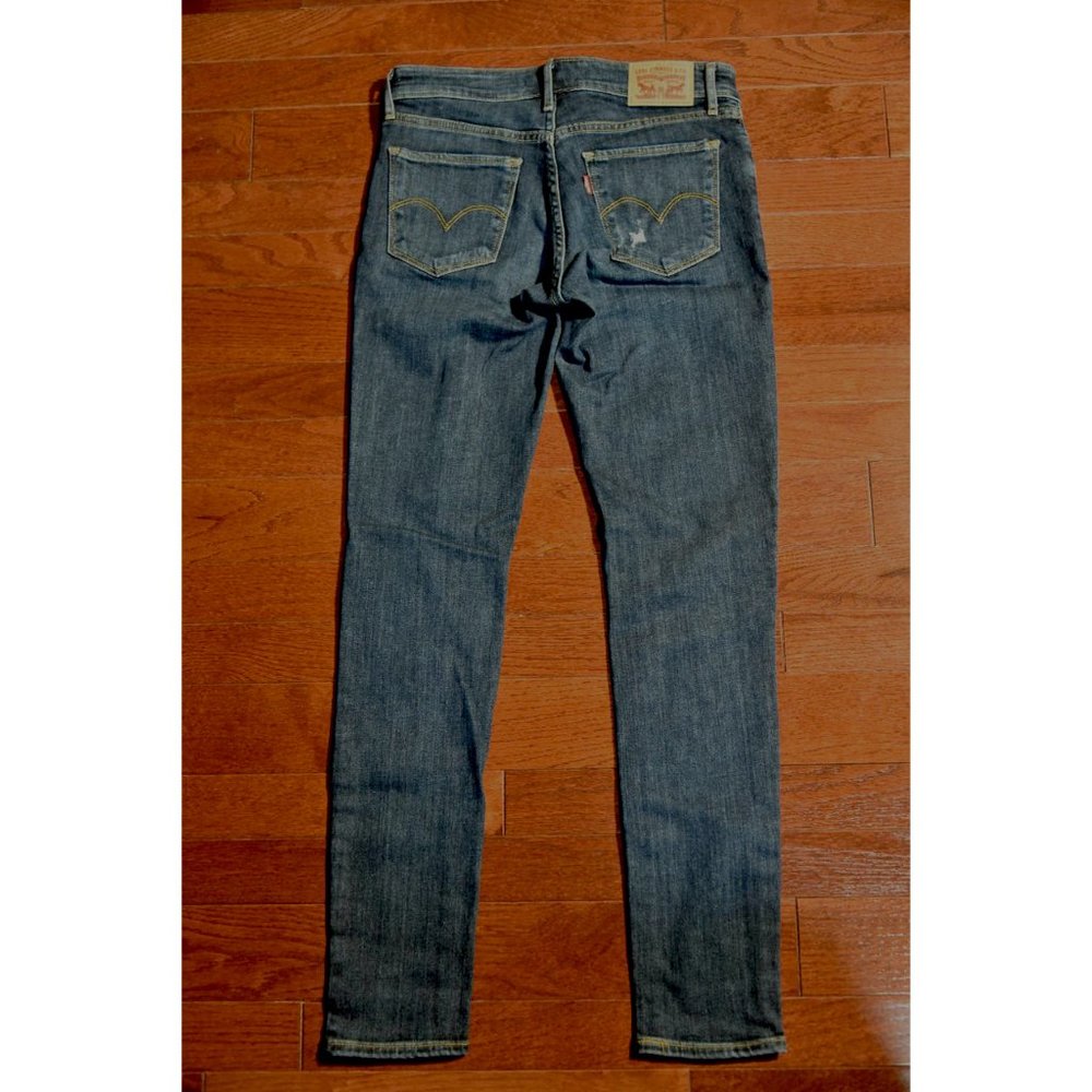 Women's Levi's 711 Skinny, size 26, like new, dark wash, stretchy